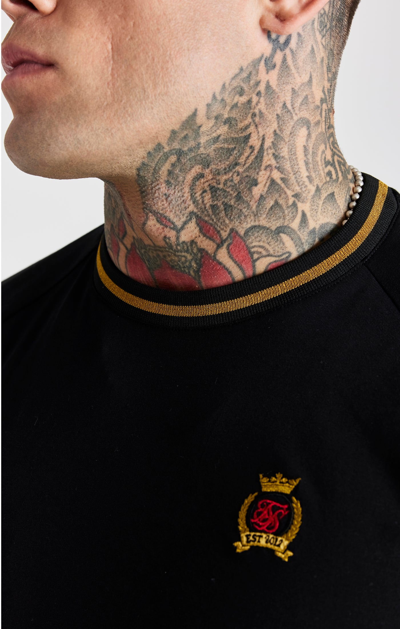 Charger l&#39;image dans la galerie, Black Crest Muscle Fit T-Shirt (1)