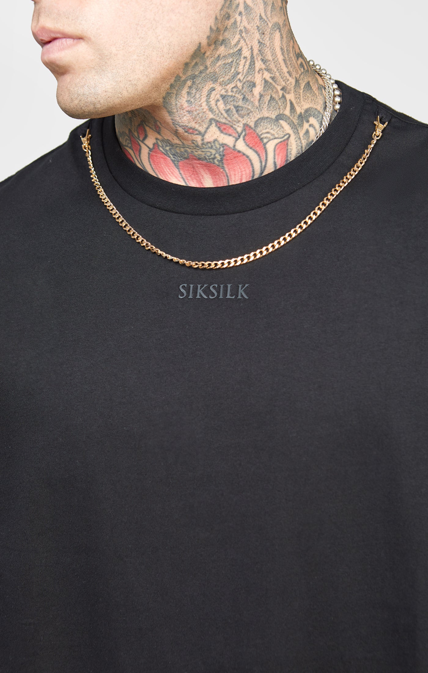 Charger l&#39;image dans la galerie, T-shirt oversize noir à chaîne (1)