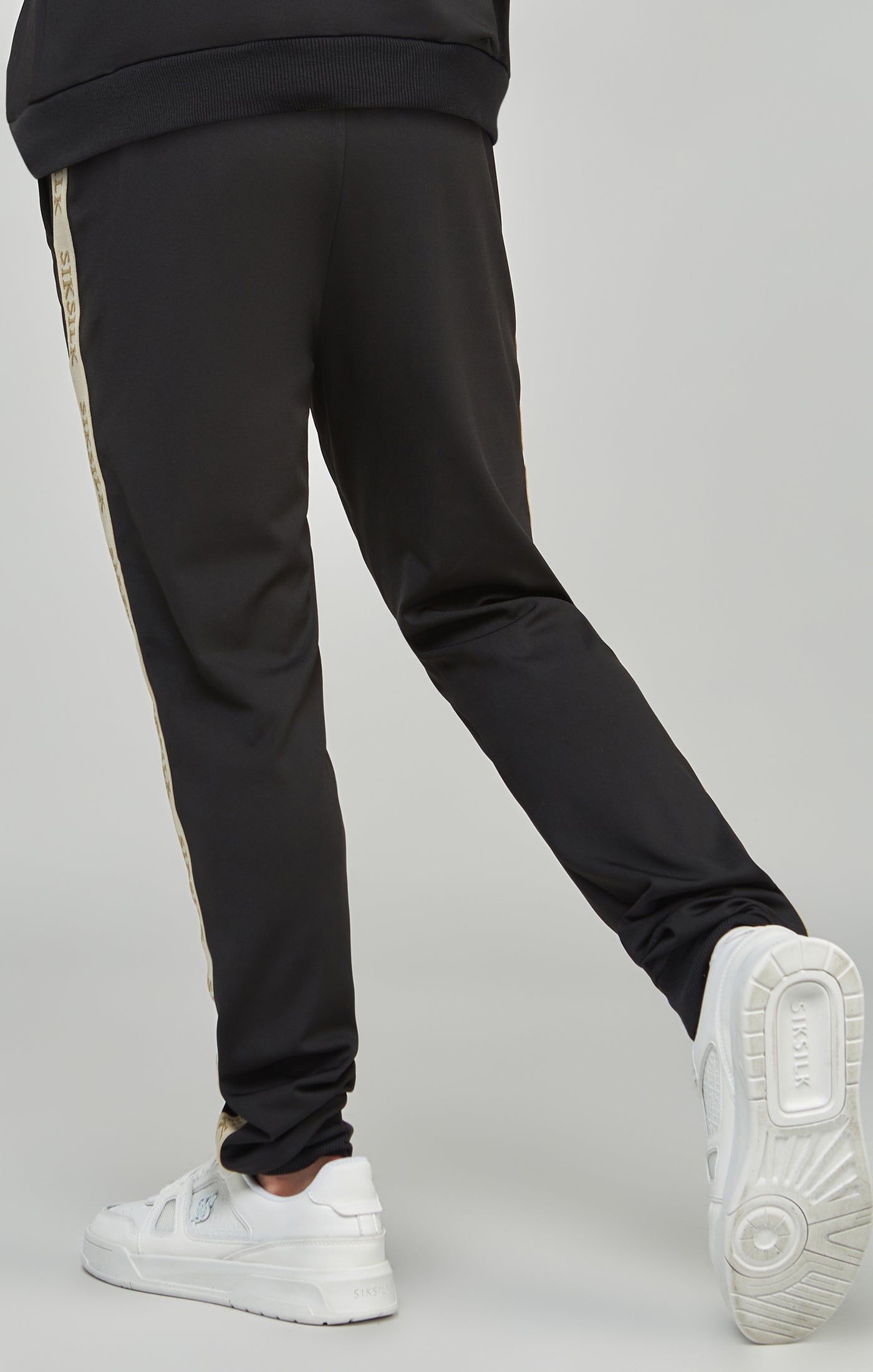 Charger l&#39;image dans la galerie, Pantalon de jogging noir à bandes coupe ajustée pour garçon (3)