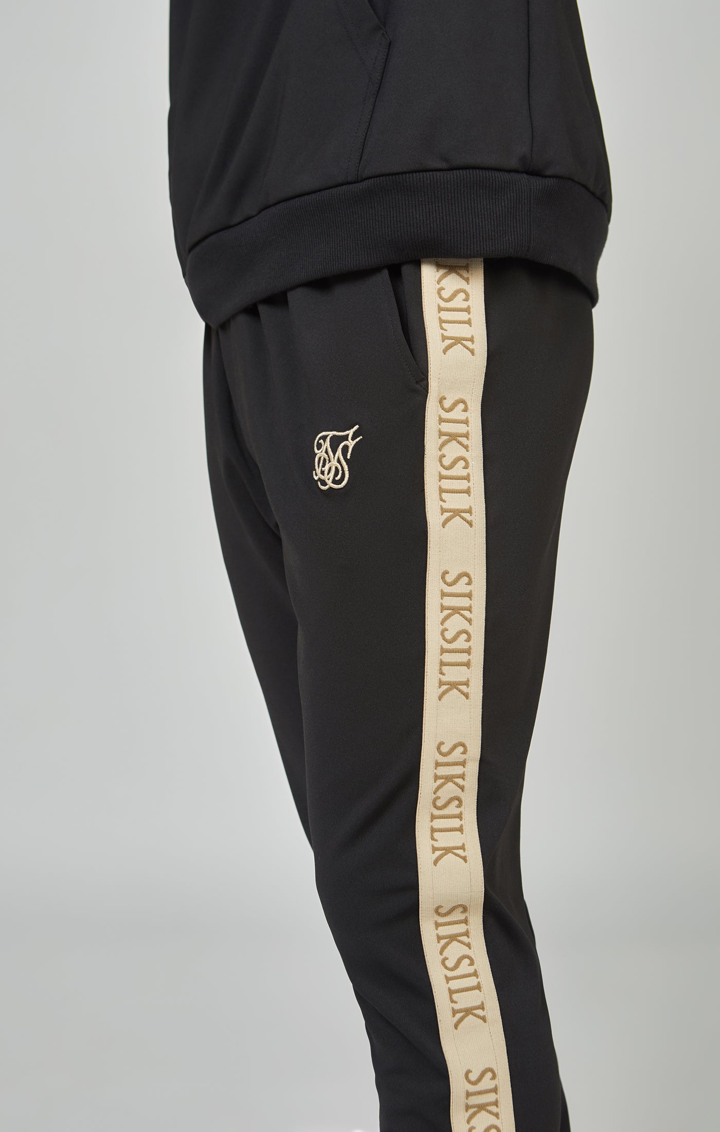 Charger l&#39;image dans la galerie, Pantalon de jogging noir à bandes coupe ajustée pour garçon (5)